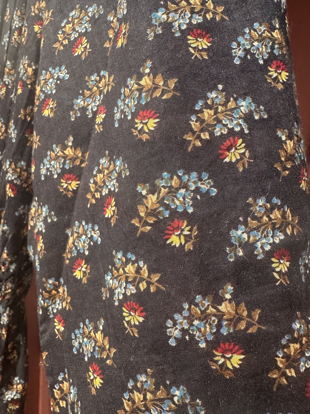 Doen Black Floral Smocked Maxi Dress with Puff Sleeves - Picture 2 of 4
